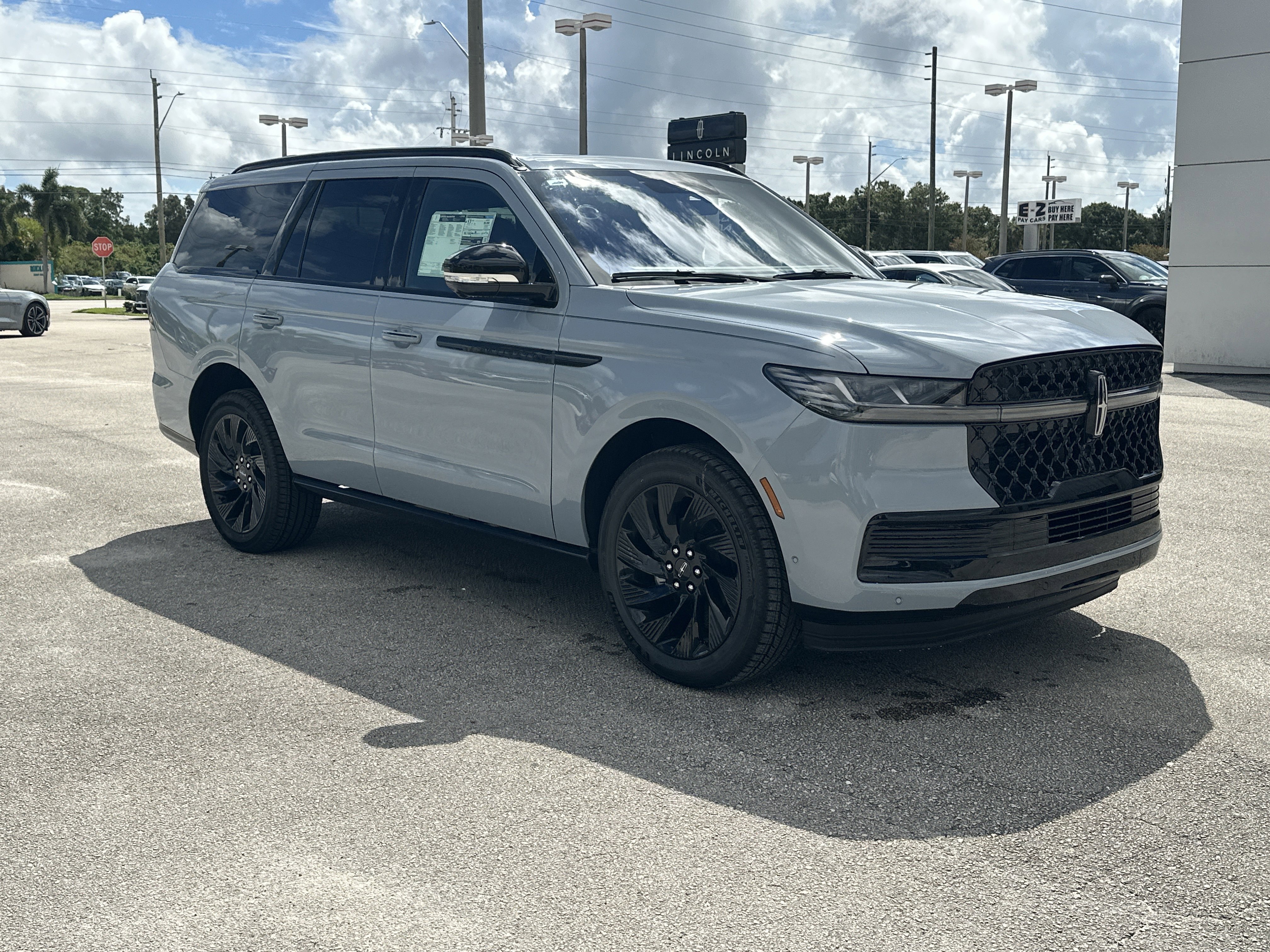New 2025 Lincoln Navigator Reserve image 4