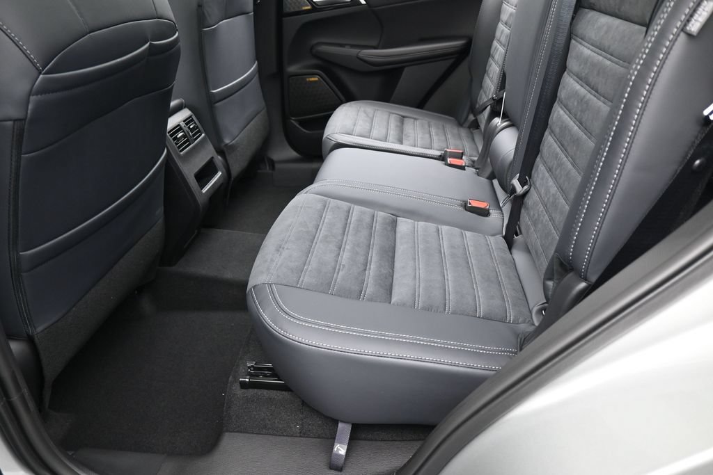 New 2026 Mitsubishi Outlander SE FWD image 38