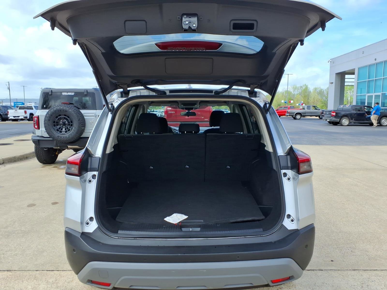 Used 2023 Nissan Rogue SV AWD/4WD image 6