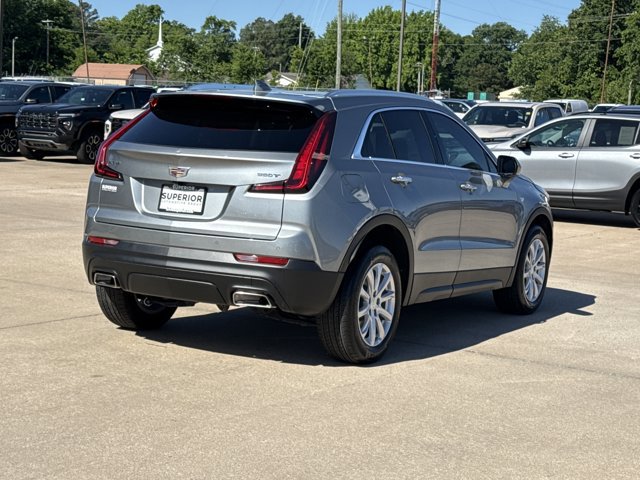 Used 2023 Cadillac XT4 Luxury w/ Cold Weather Package FWD image 3