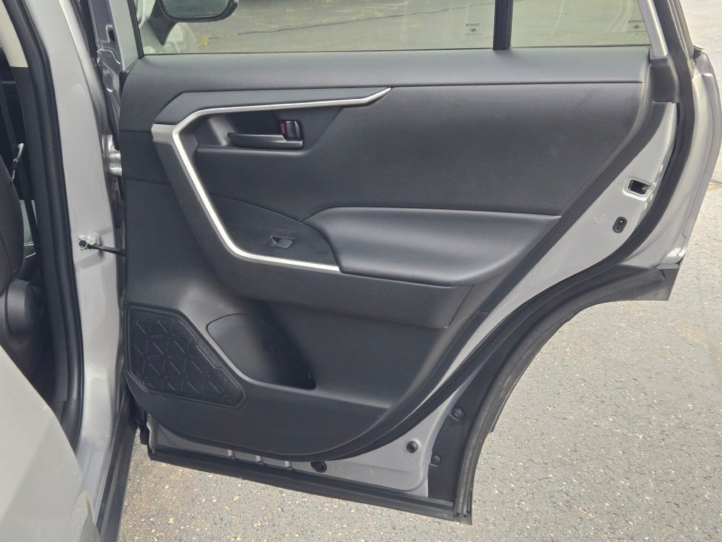 Used 2024 Toyota RAV4 LE AWD/4WD image 8