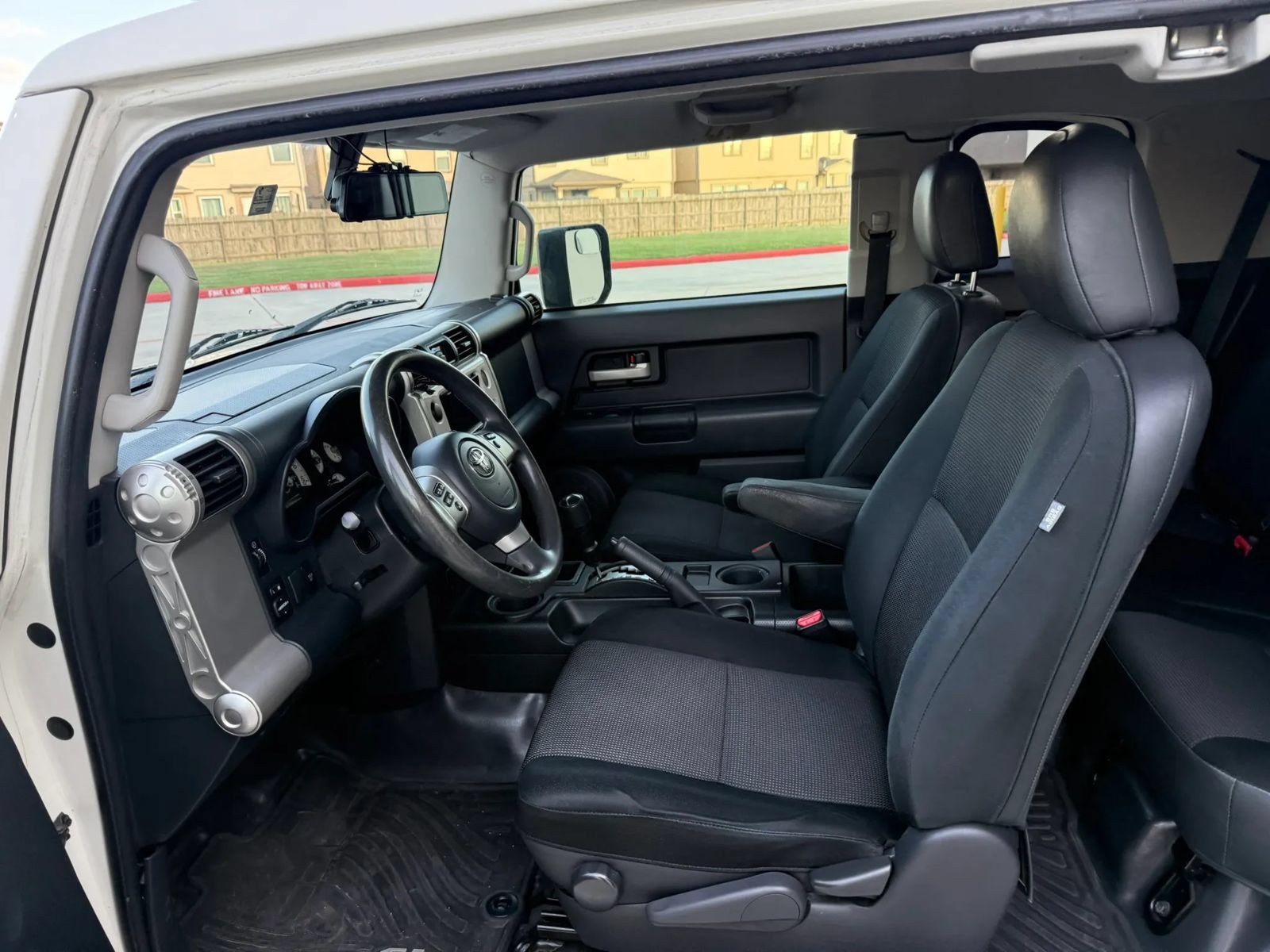Used 2011 Toyota FJ Cruiser 2WD w/ Convenience Pkg image 10
