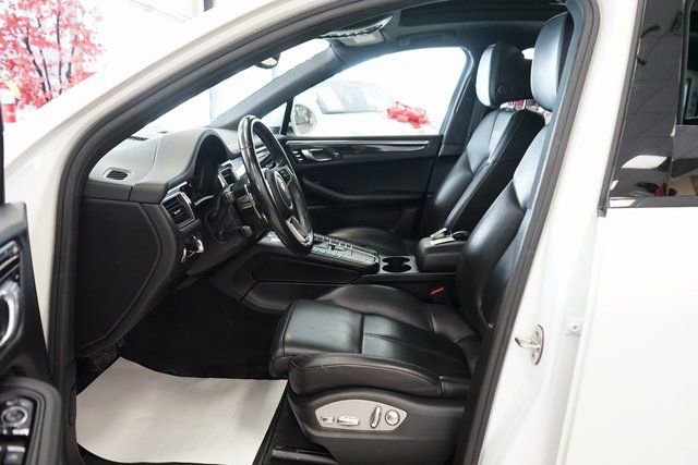 Used 2018 Porsche Macan image 28