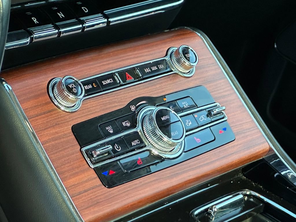 Used 2023 Lincoln Aviator Reserve image 16