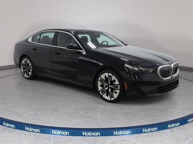 Certified 2024 BMW 530i xDrive w/ Premium Package AWD/4WD image 3