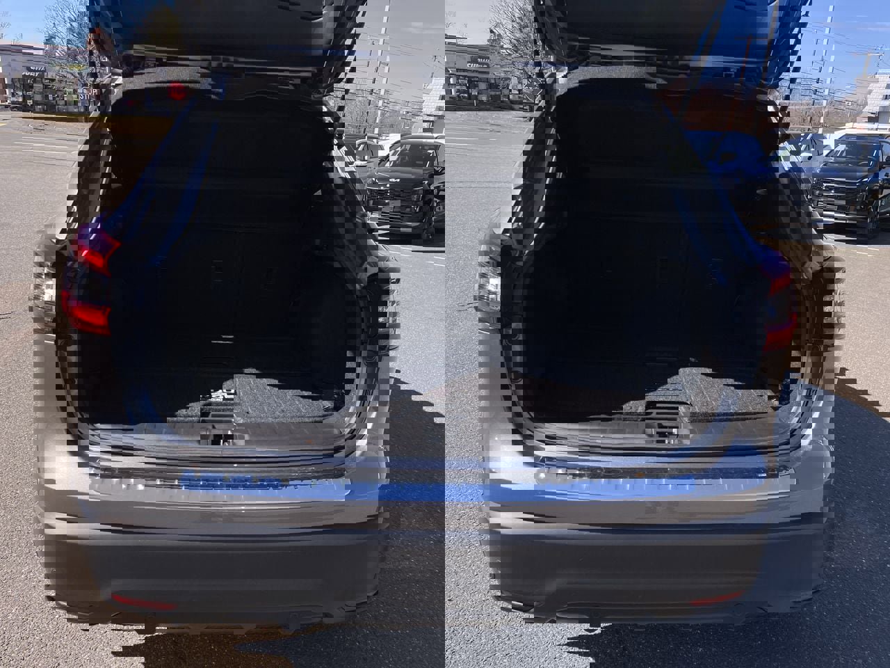 Used 2022 Nissan Rogue Sport SV w/ Technology Package image 11