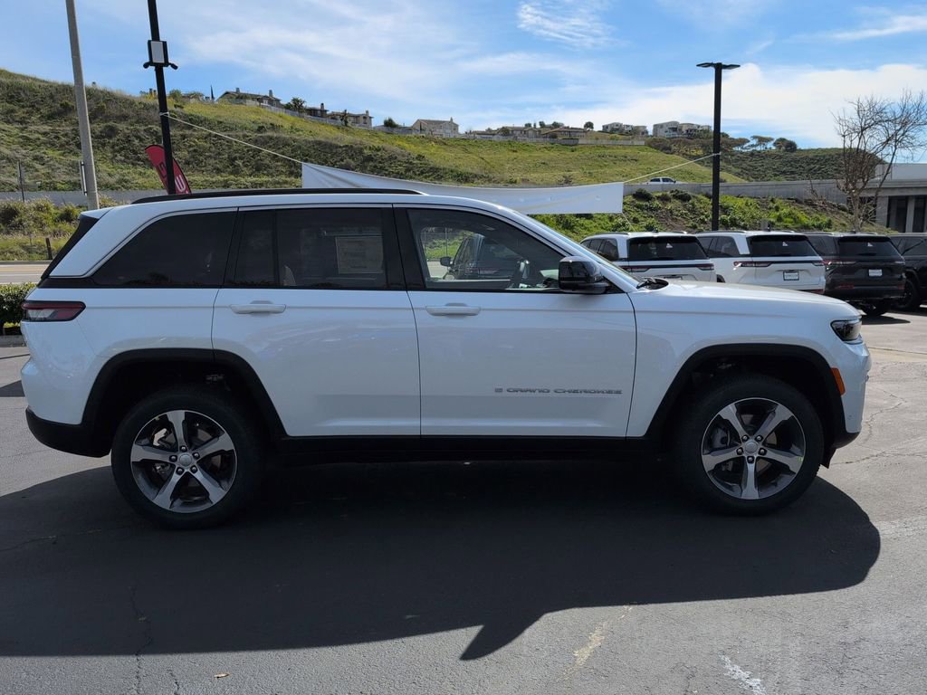 New 2026 Jeep Grand Cherokee Limited w/ Luxury Tech Group II RWD image 4
