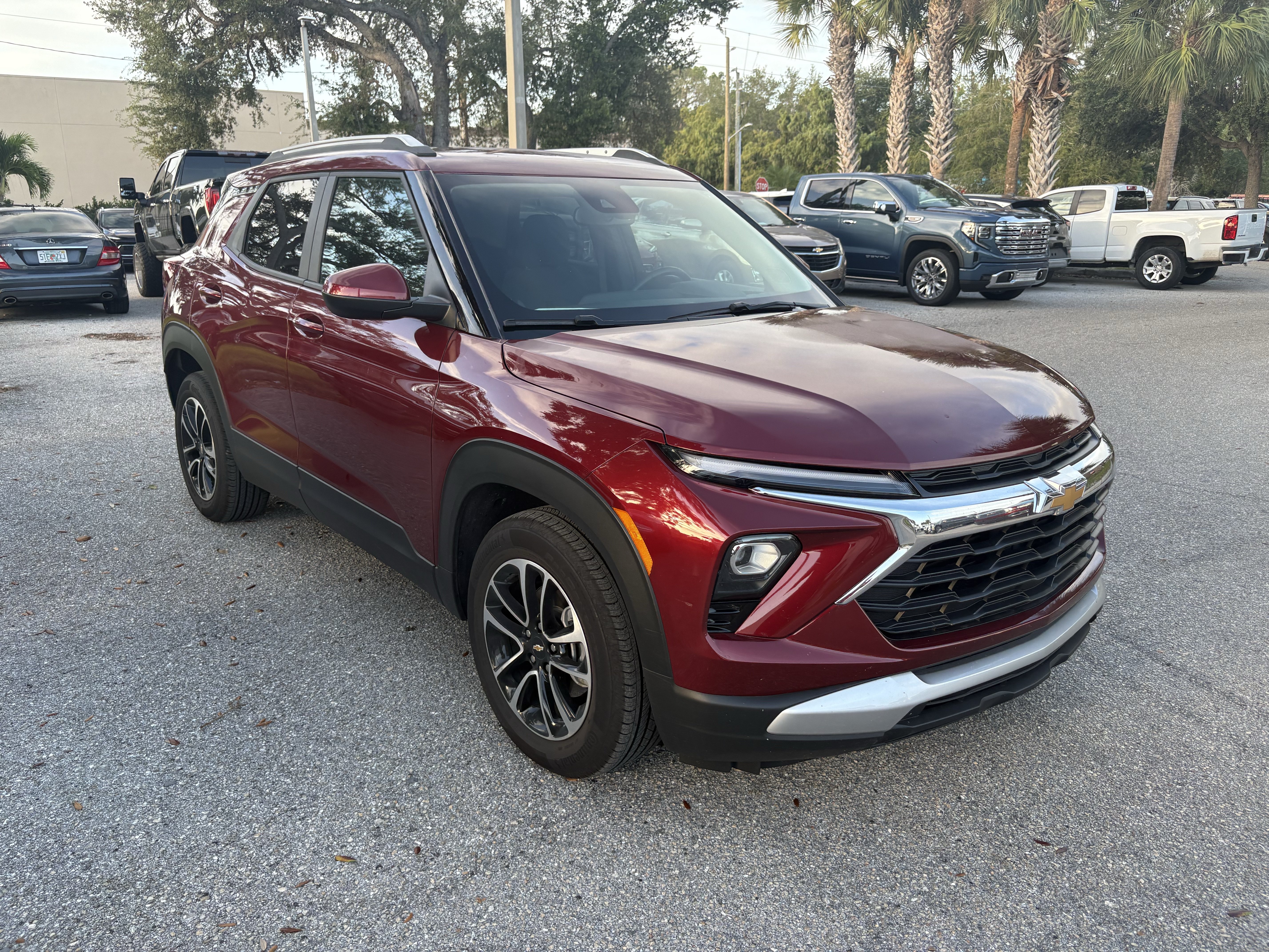 Used 2025 Chevrolet TrailBlazer LT w/ Convenience Package FWD image 1