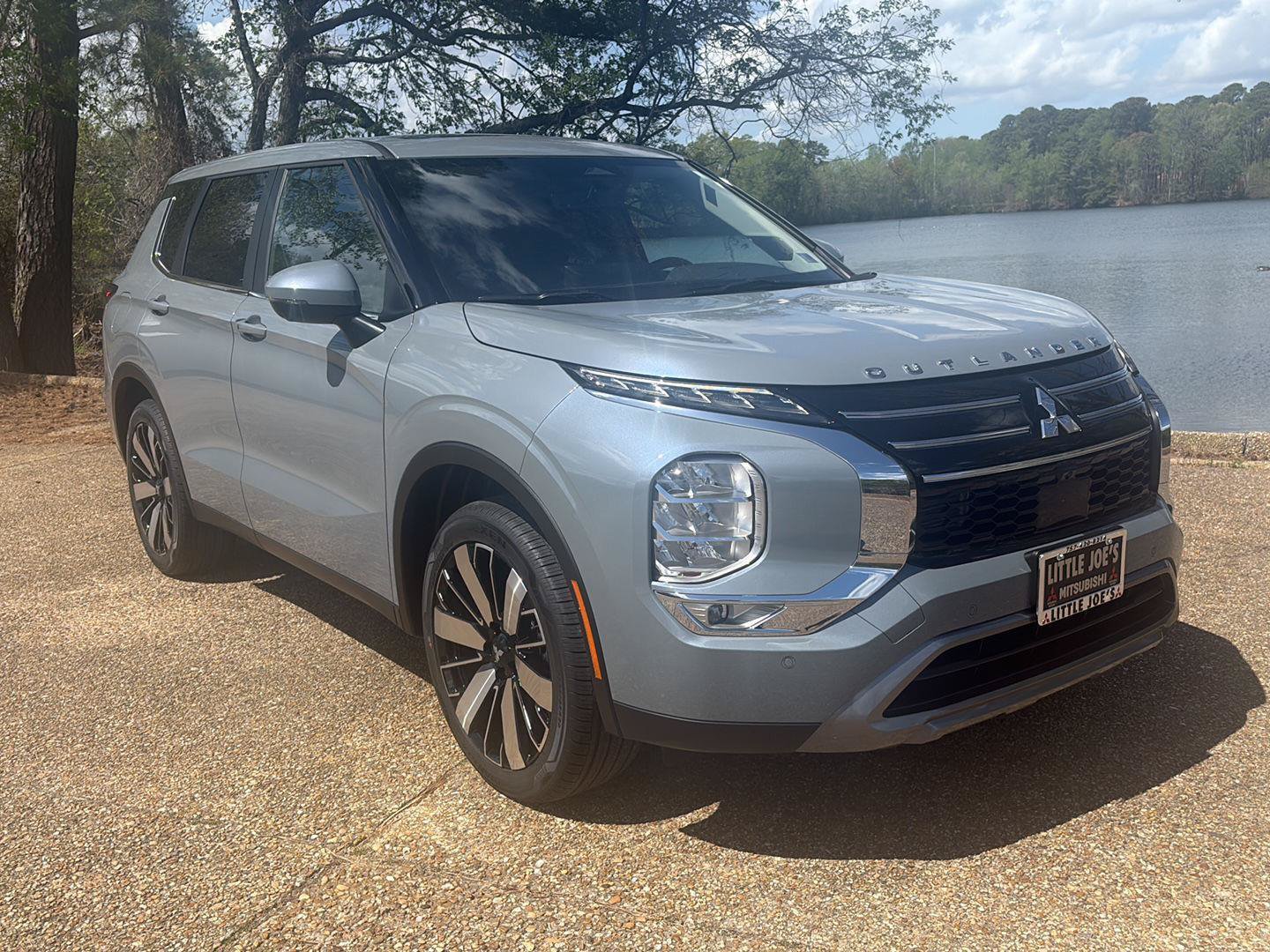 New 2026 Mitsubishi Outlander SE FWD image 1