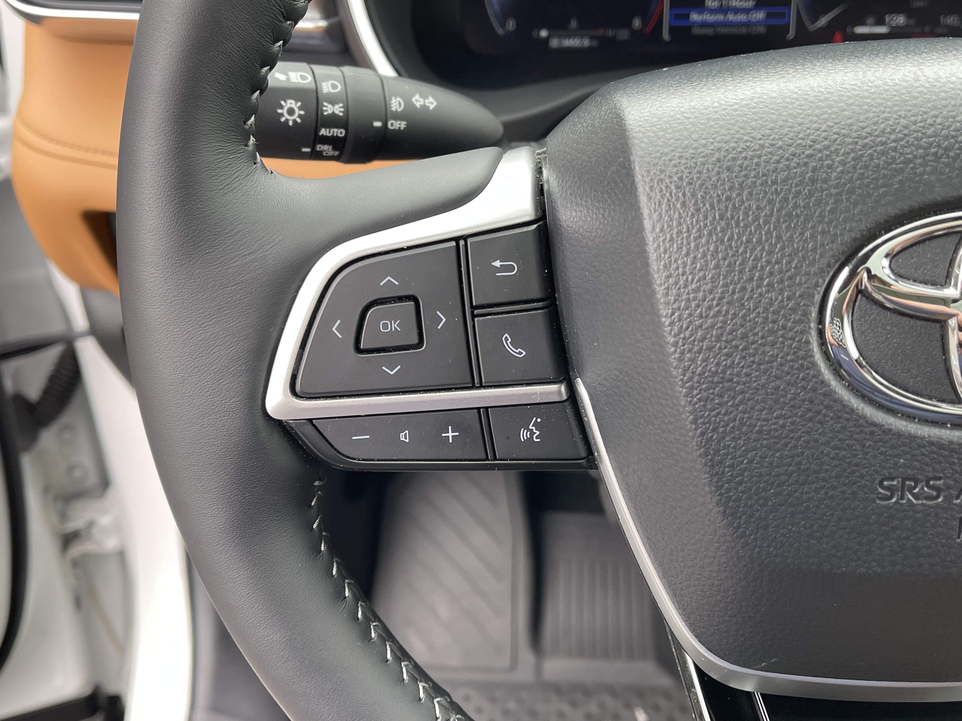 Certified 2025 Toyota Highlander Platinum AWD/4WD image 22