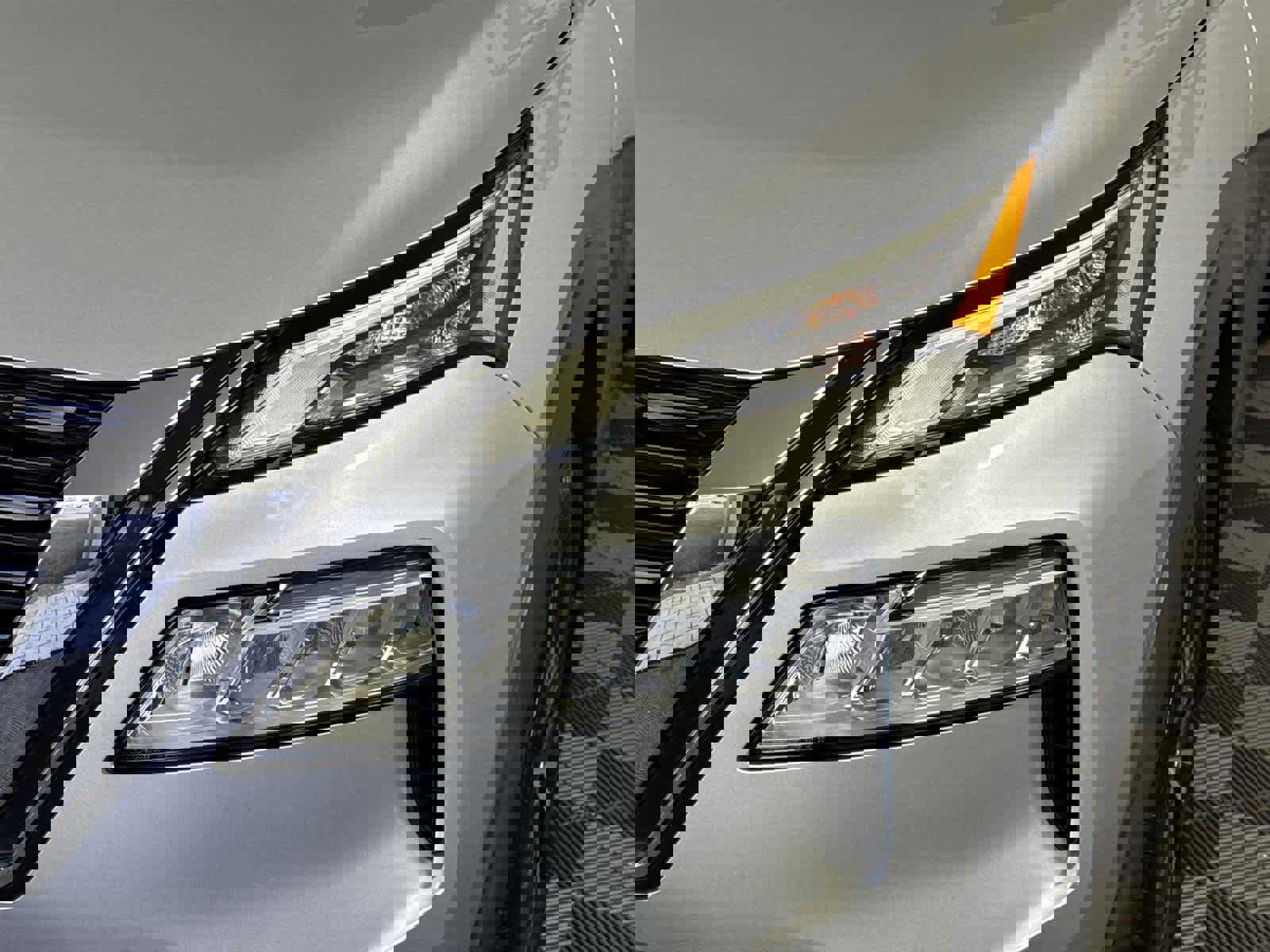 Used 2022 Nissan Rogue SV image 9