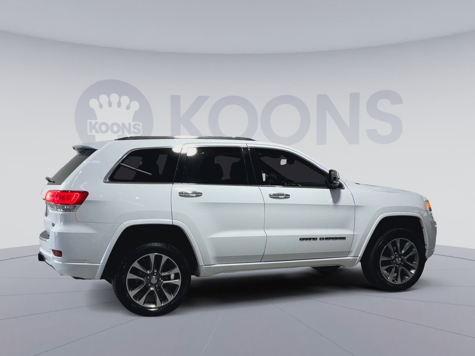 Used 2017 Jeep Grand Cherokee Overland image 12