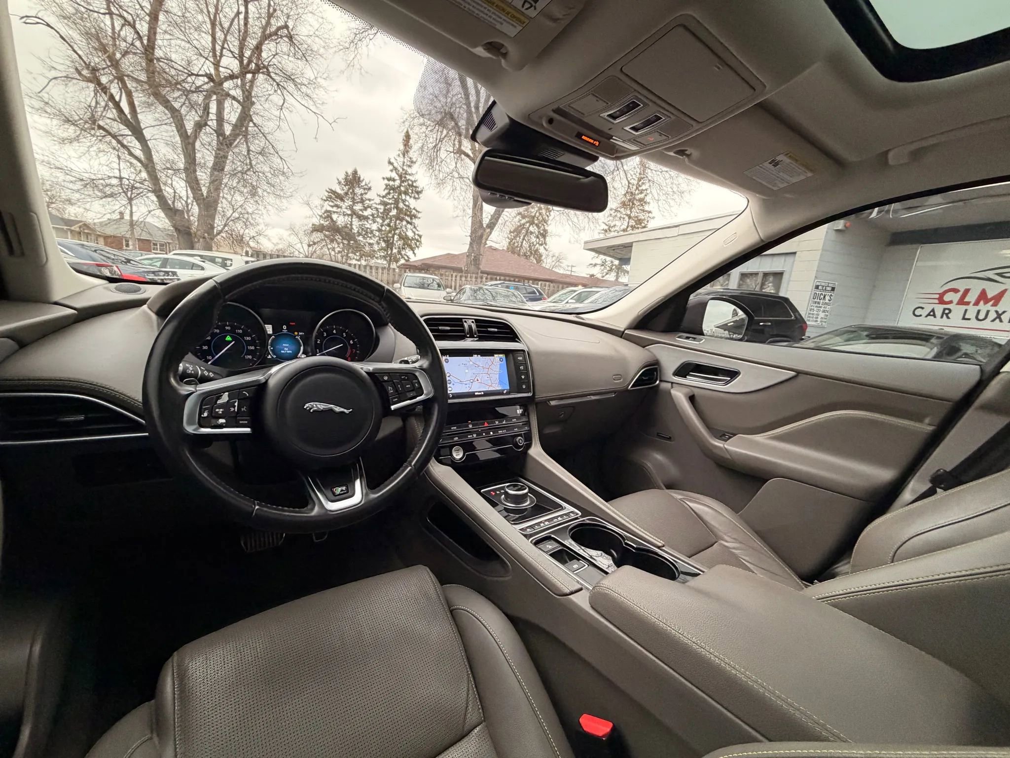 Used 2017 Jaguar F-PACE R-Sport image 31