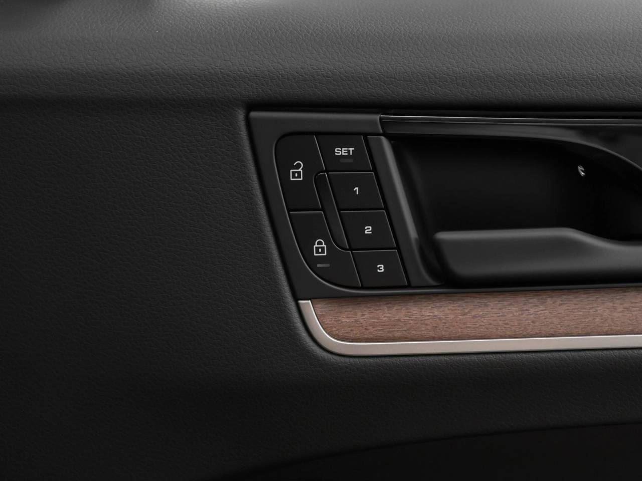 New 2025 Porsche Cayenne image 40