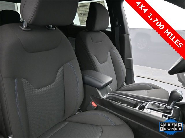 Used 2025 Jeep Compass Sport image 13