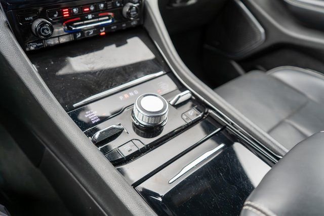 Used 2023 Jeep Grand Cherokee Overland w/ Luxury Tech Group IV AWD/4WD image 32