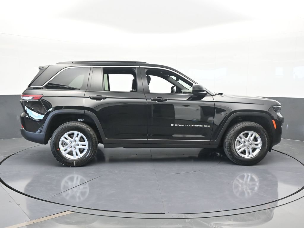 Used 2025 Jeep Grand Cherokee Laredo image 7