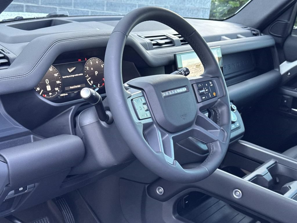 Certified 2025 Land Rover Defender 110 X-Dynamic SE AWD/4WD image 21