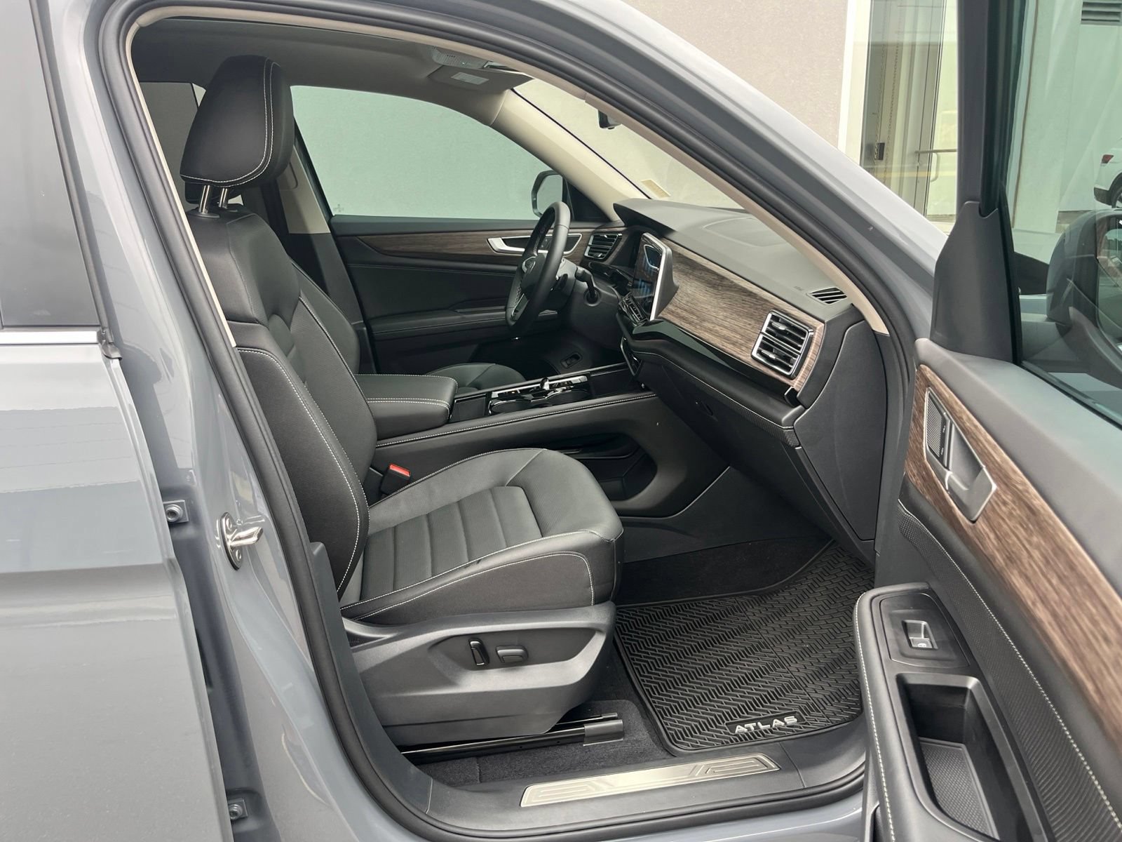 Certified 2026 Volkswagen Atlas SEL AWD/4WD image 40