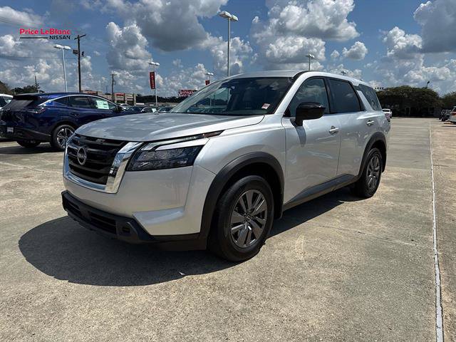 Certified 2025 Nissan Pathfinder S FWD image 3