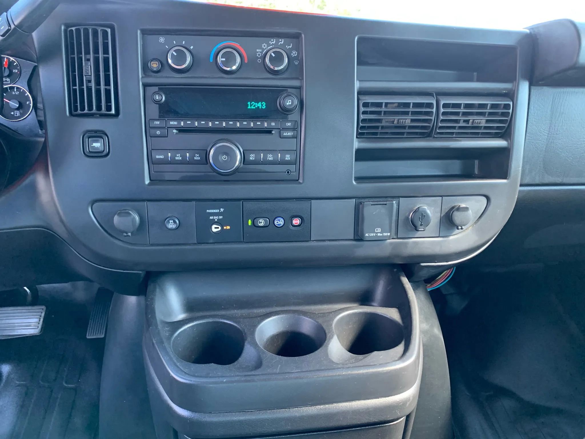 Used 2017 Chevrolet Express 2500 image 15