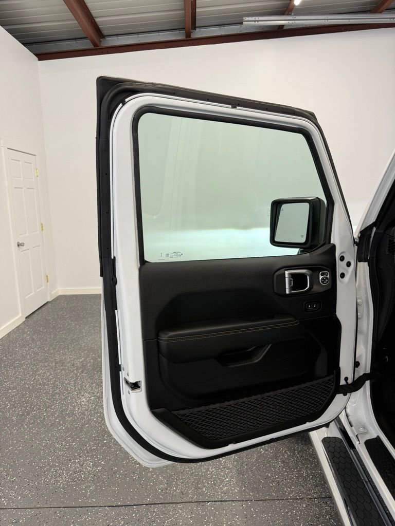 Used 2024 Jeep Wrangler Sahara w/ Safety Group image 38