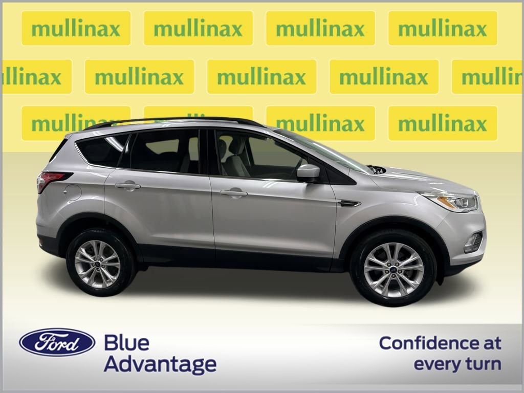 Certified 2017 Ford Escape SE w/ Equipment Group 201A image 2