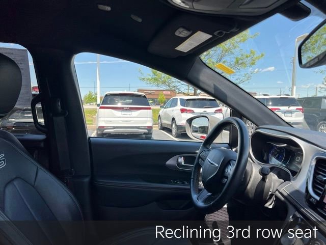 Used 2021 Chrysler Pacifica Touring-L w/ Uconnect Theater Family Group AWD/4WD image 38