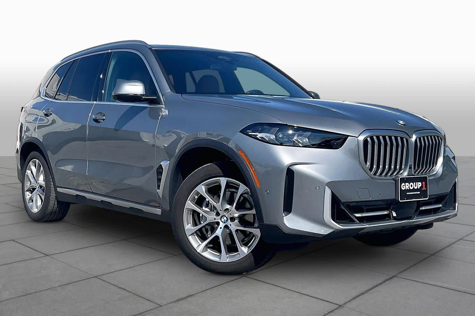 Used 2024 BMW X5 xDrive40i w/ Parking Assistance Package AWD/4WD image 2