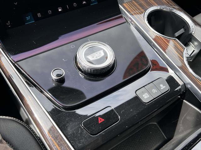 Used 2025 Cadillac Escalade ESV Luxury AWD/4WD image 34