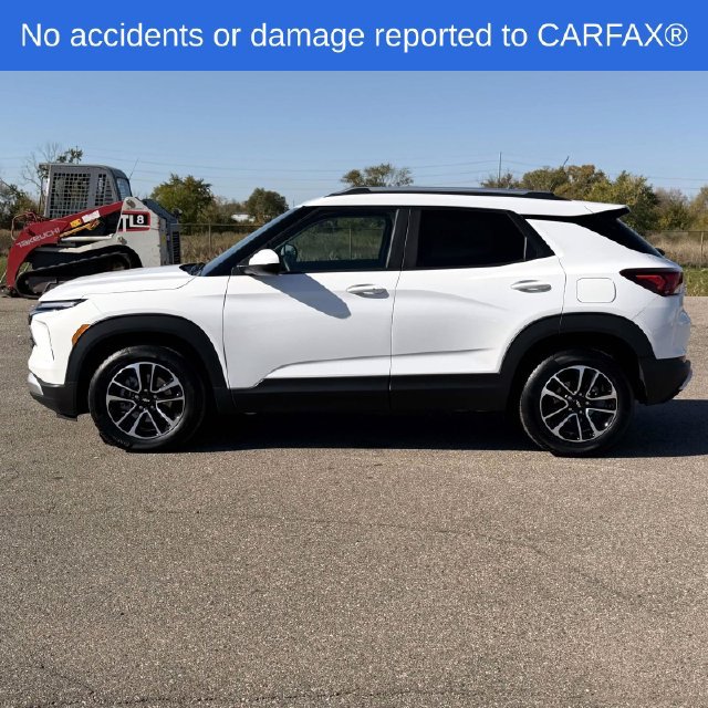 Used 2025 Chevrolet TrailBlazer LT w/ Convenience Package FWD image 2