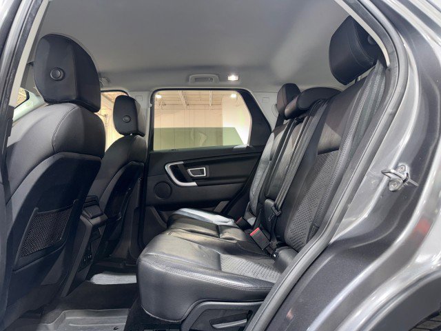 Used 2016 Land Rover Discovery Sport SE image 12
