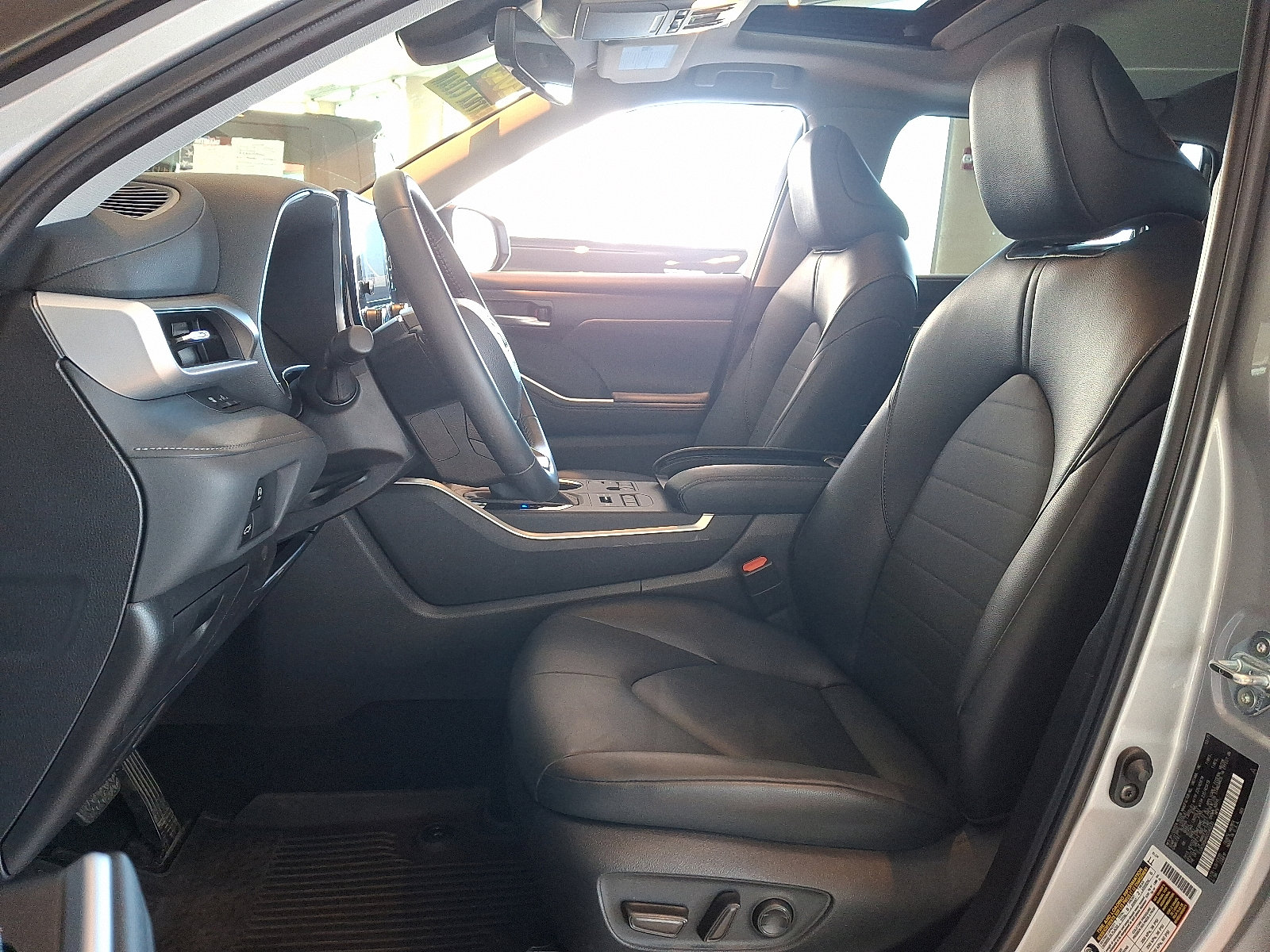 Certified 2025 Toyota Highlander XLE image 14