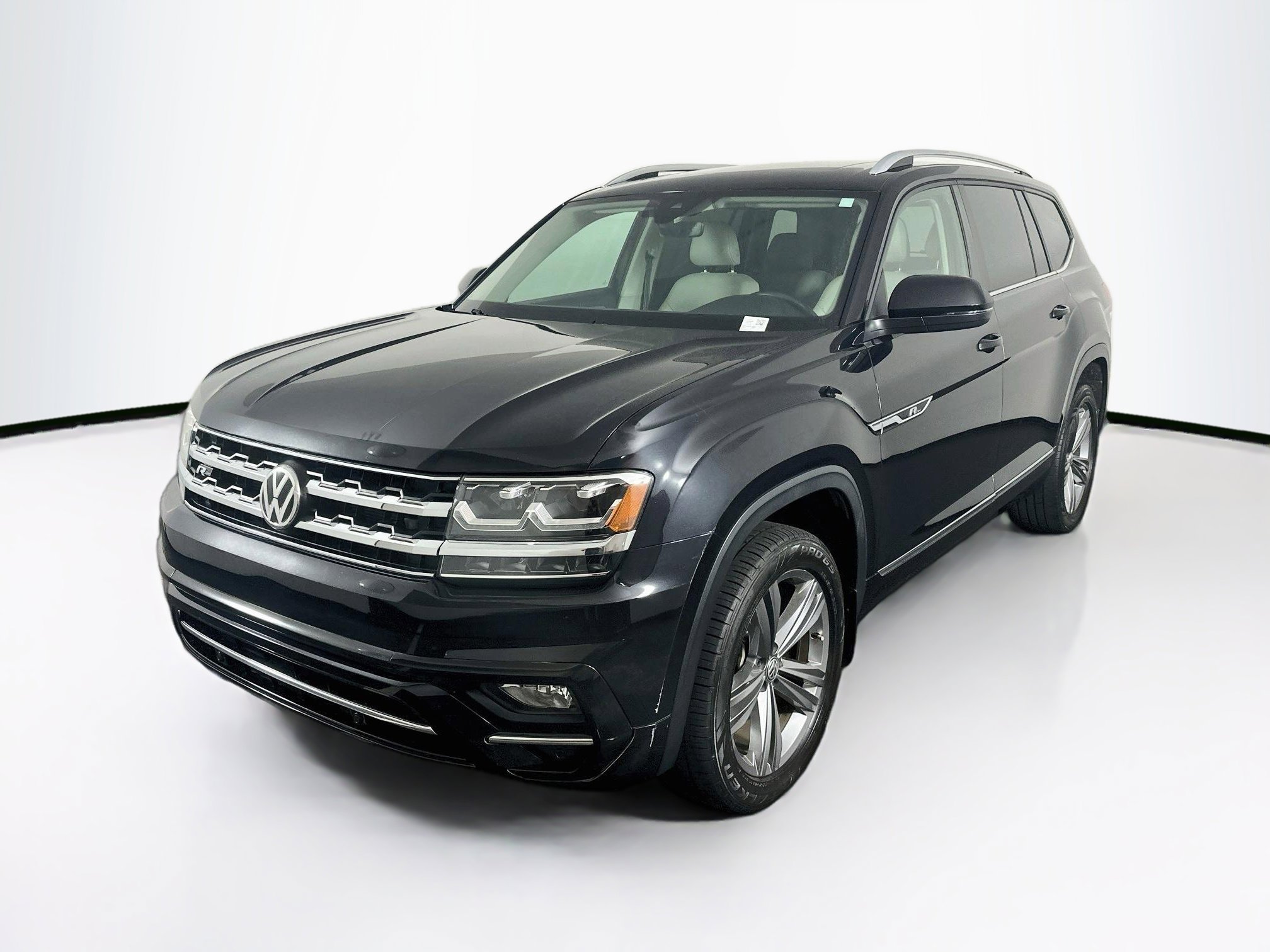 Used 2019 Volkswagen Atlas SEL R-Line AWD/4WD image 3