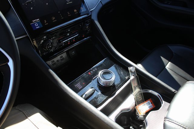 Used 2024 Jeep Grand Cherokee Limited image 9