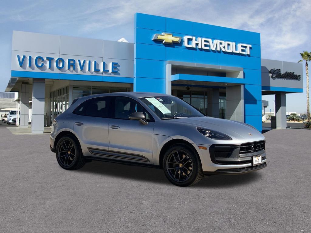 Used 2023 Porsche Macan Base image 3