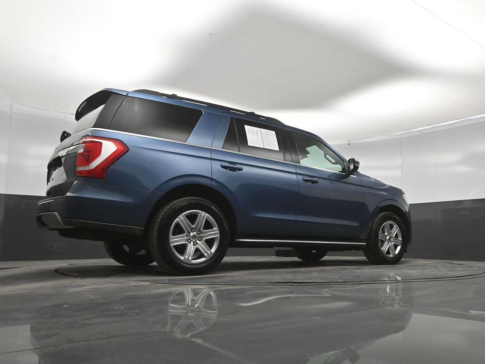Used 2020 Ford Expedition XLT w/ Equipment Group 202A AWD/4WD image 39