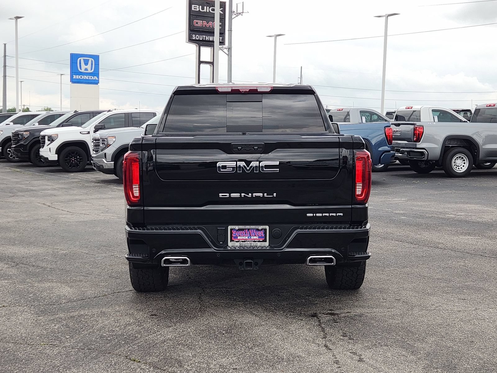 Used 2025 GMC Sierra 1500 Denali Ultimate AWD/4WD image 8