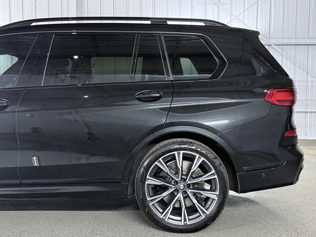 Used 2022 BMW X7 M50i image 13