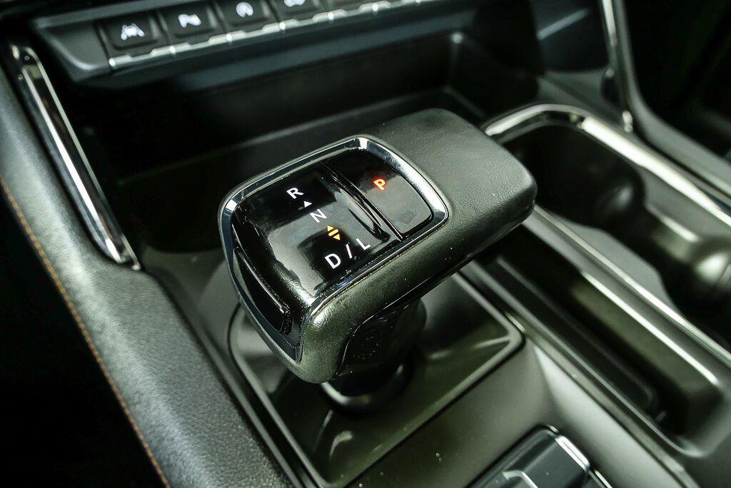 Used 2024 GMC Sierra 1500 AT4 w/ Technology Package AWD/4WD image 18