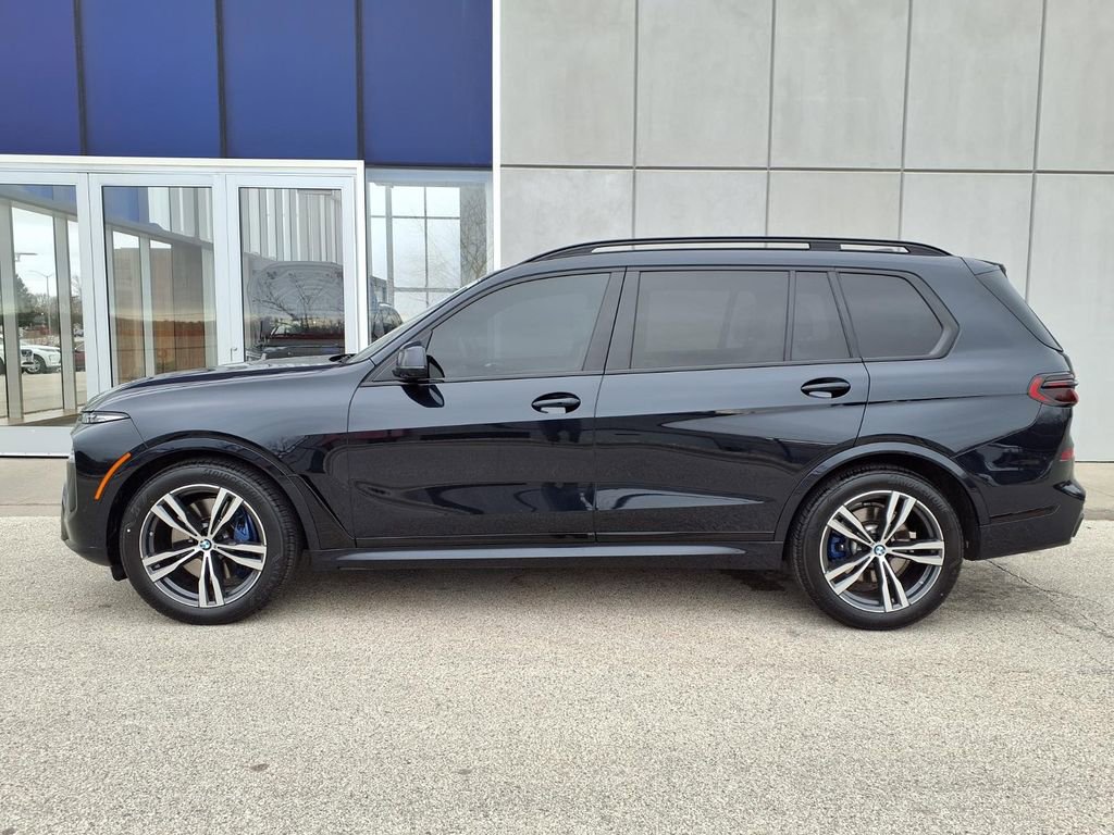 Used 2023 BMW X7 xDrive40i w/ M Sport Package image 3