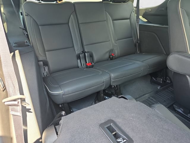 Used 2024 GMC Yukon SLT w/ SLT Premium Package AWD/4WD image 12
