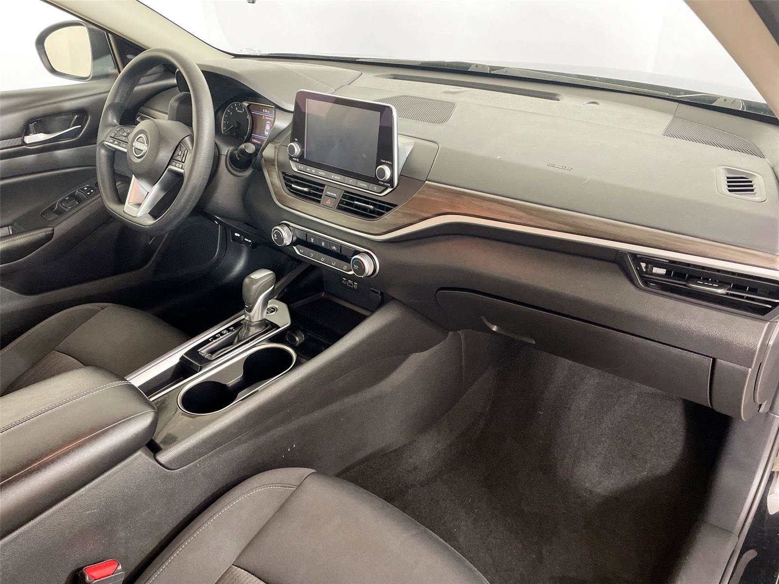 Used 2024 Nissan Altima 2.5 SV FWD image 26