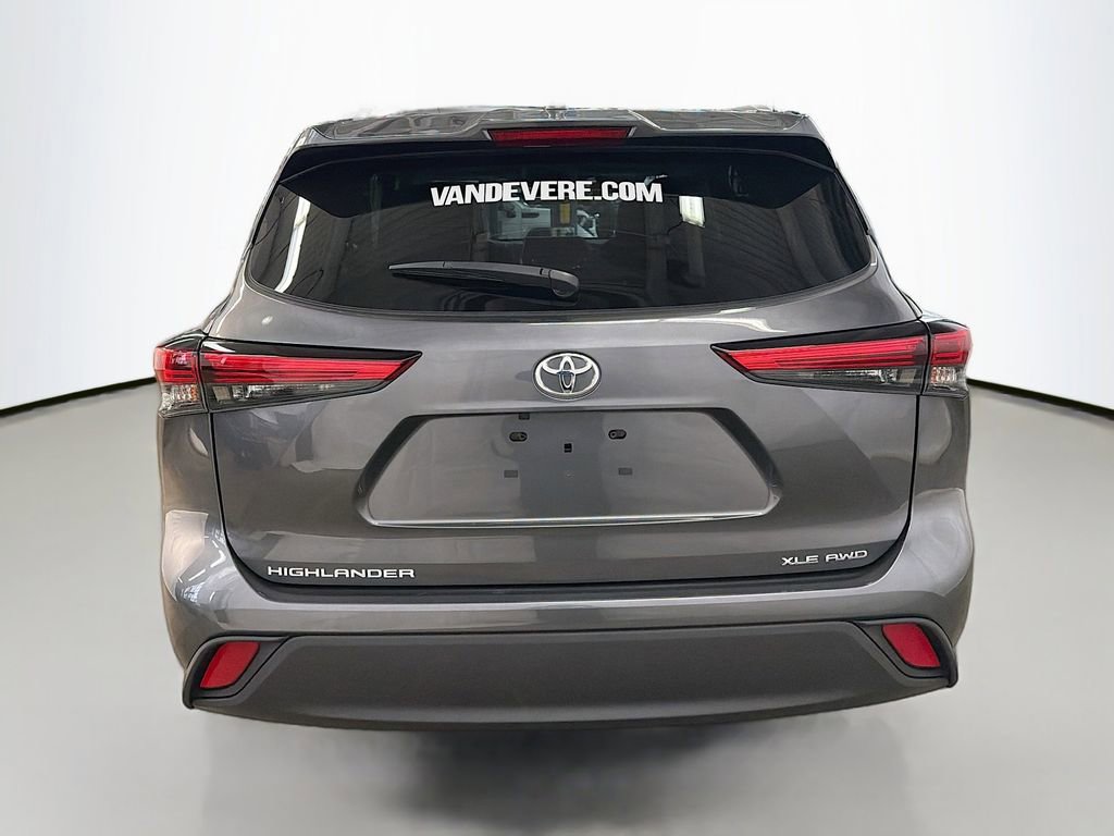 Used 2023 Toyota Highlander XLE AWD/4WD image 9