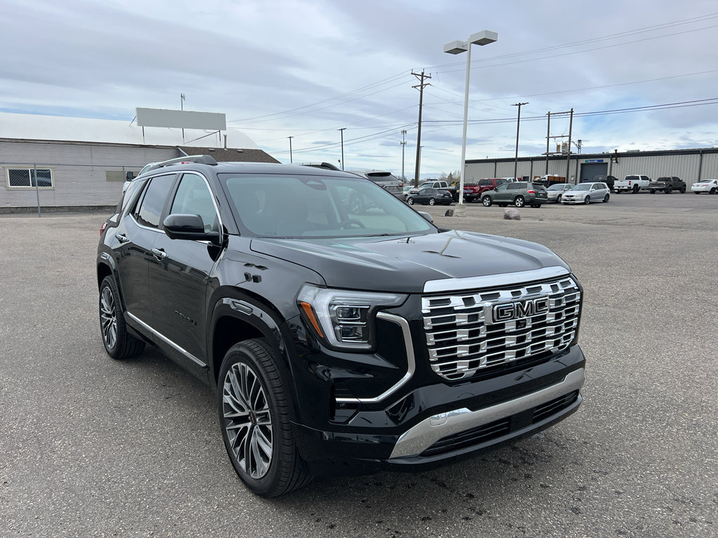 New 2026 GMC Terrain Denali w/ LPO, Black Badging Package image 7