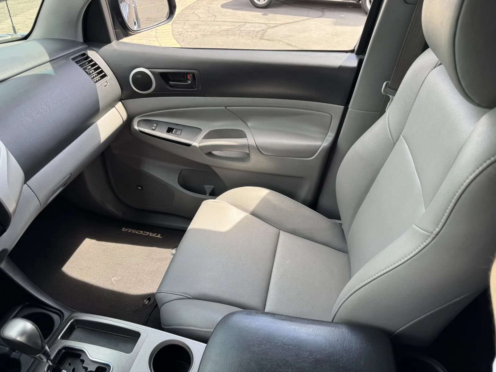 Used 2014 Toyota Tacoma 4x4 Double Cab w/ Limited Package image 33