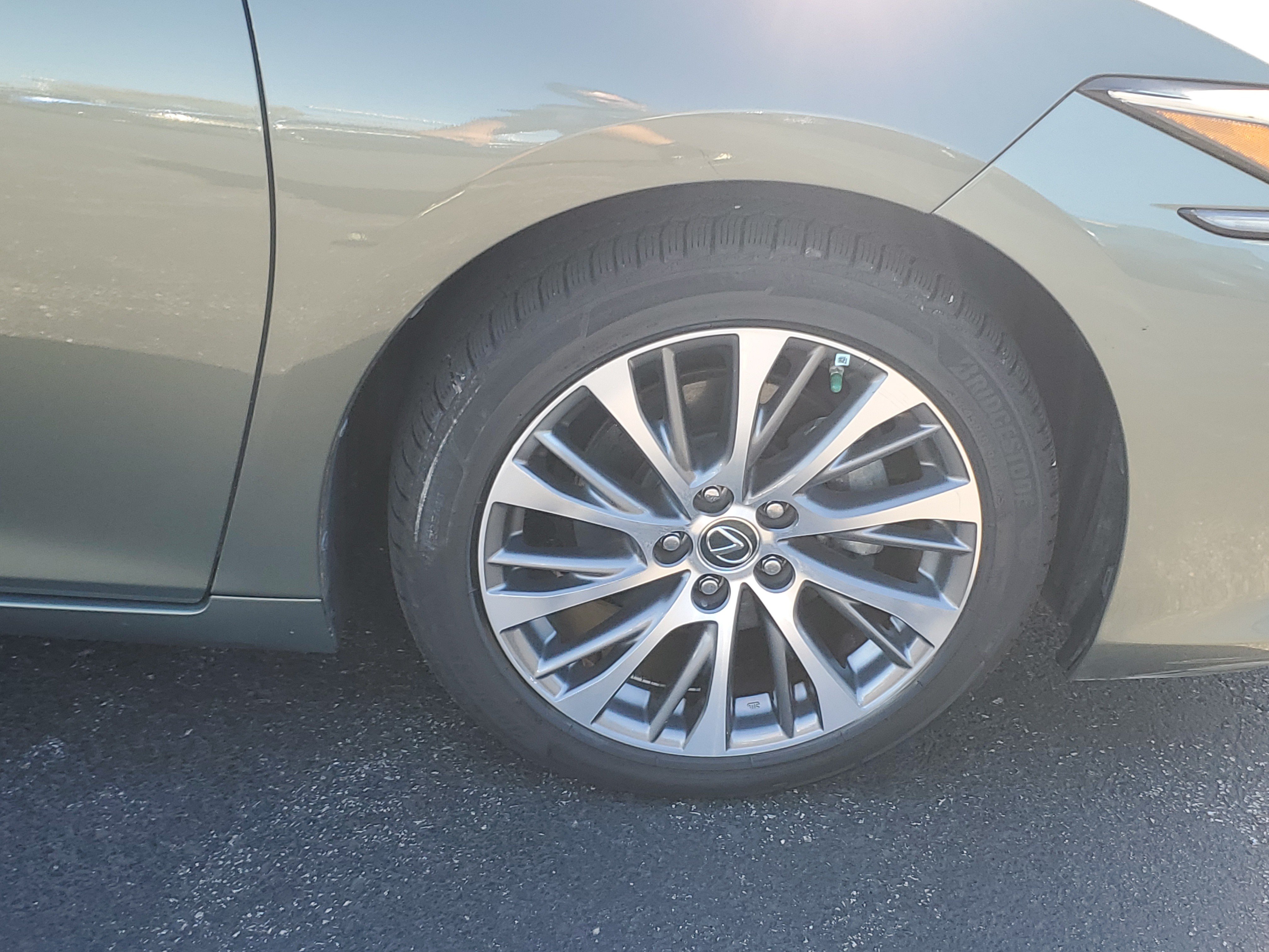 Used 2019 Lexus ES 350 w/ Premium Package FWD image 5