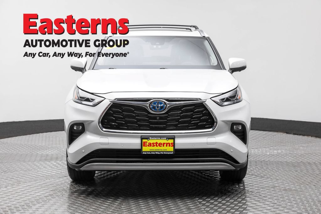 Used 2024 Toyota Highlander Platinum AWD/4WD image 2