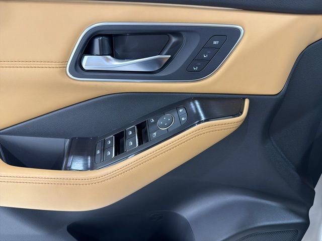 Used 2022 Nissan Rogue Platinum w/ Head-Up Display Package AWD/4WD image 11