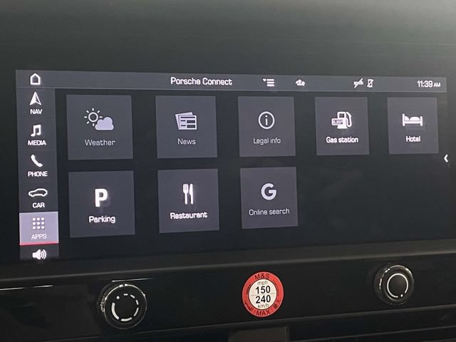 Certified 2024 Porsche Macan AWD/4WD image 32